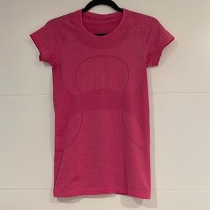Lululemon fuchsia short sleeve shirt